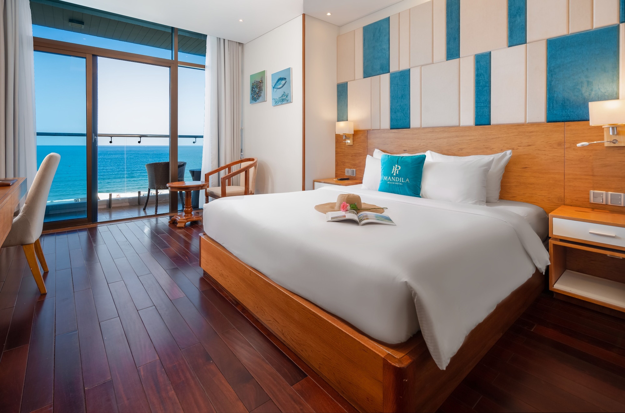 Deluxe, King Bed, Ocean Front, Balcony، Mandila Beach Hotel Danang 3/6