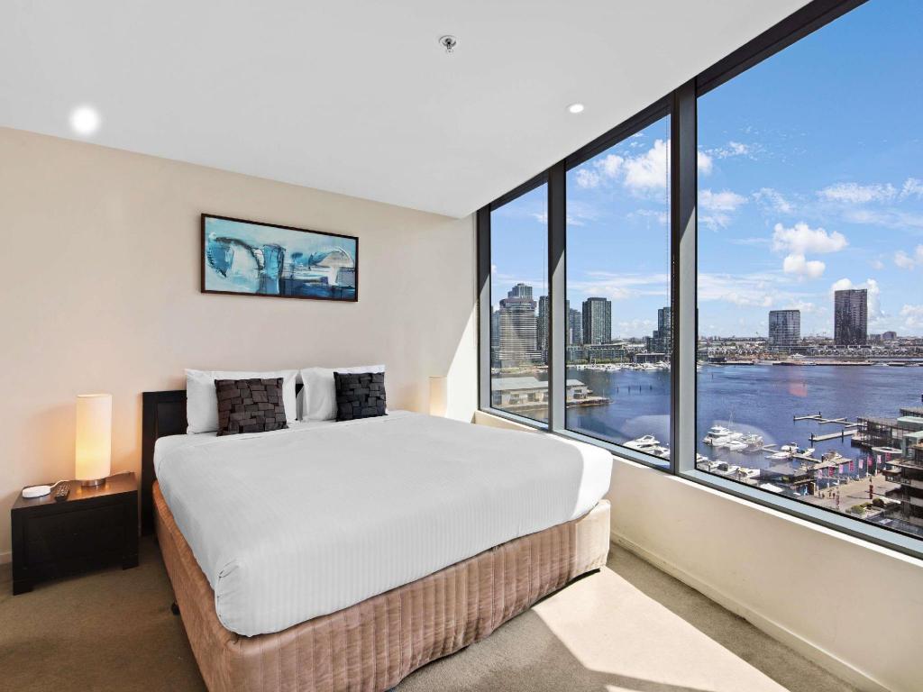 1 Bedroom, Apartment, Queen Bed, Water View, Balcony