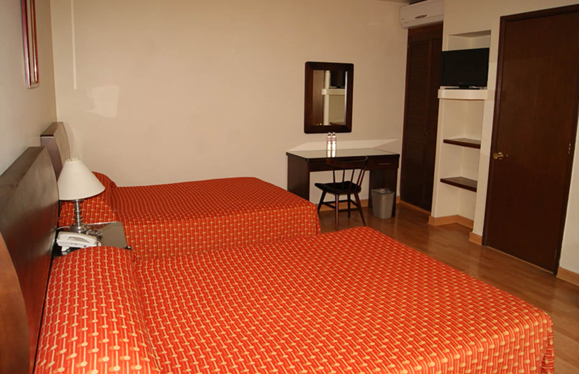 STANDARD, 2 DOUBLE BEDS