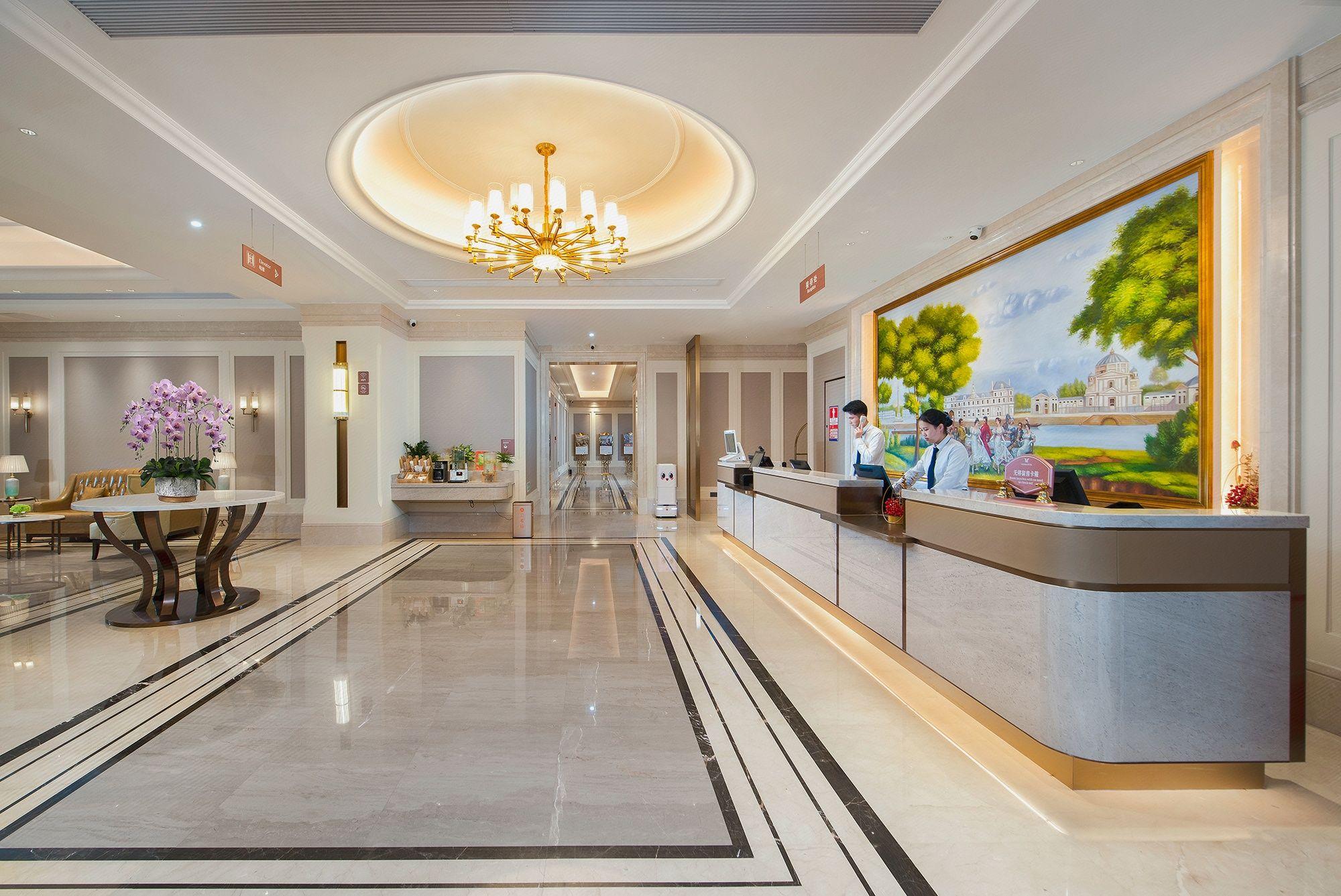 Vienna Hotel (Shenzhen Aiguo Road) 12/40