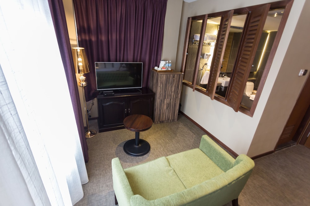 Z Hotel 38/50
