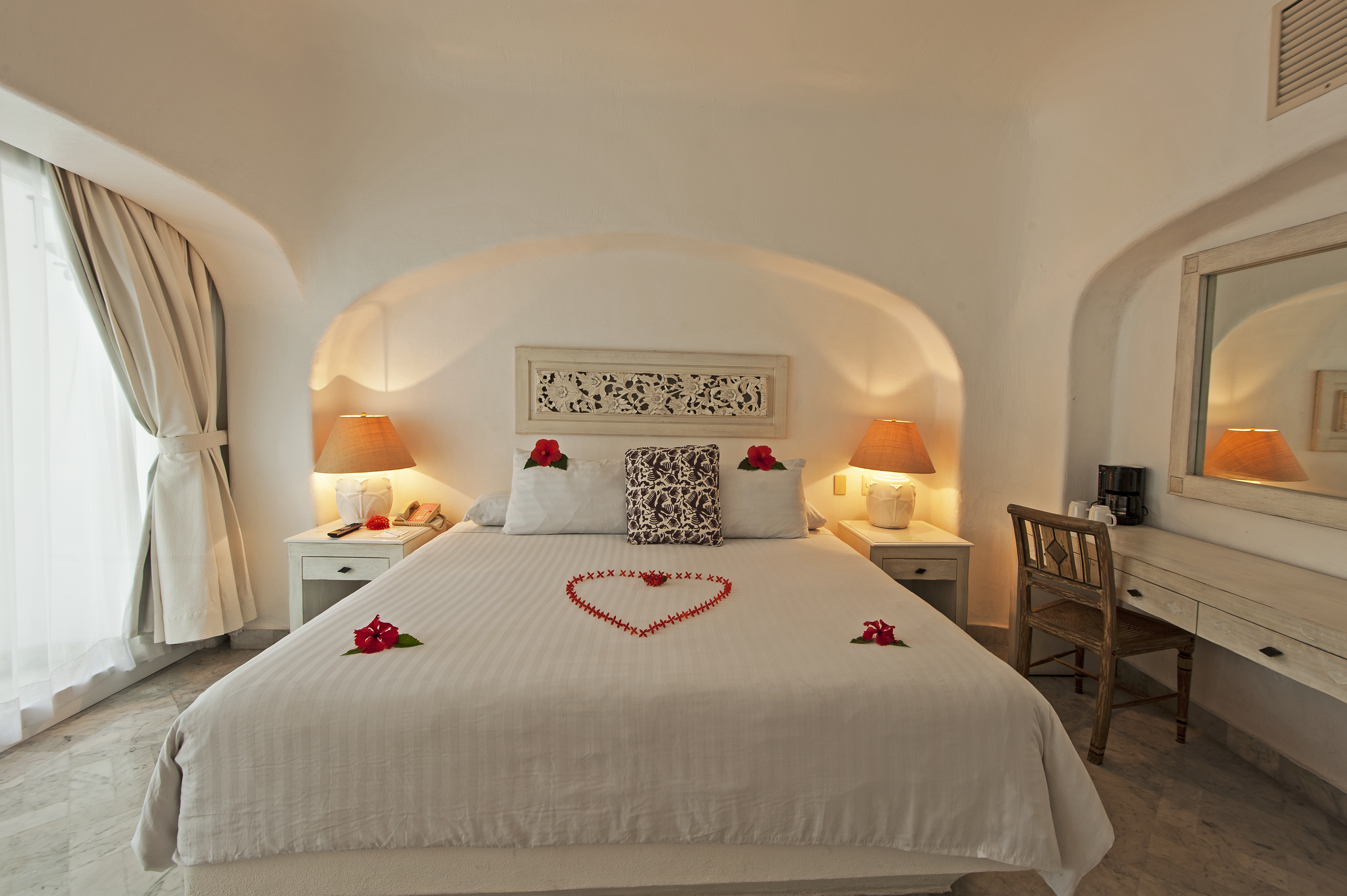 Club, King Bed