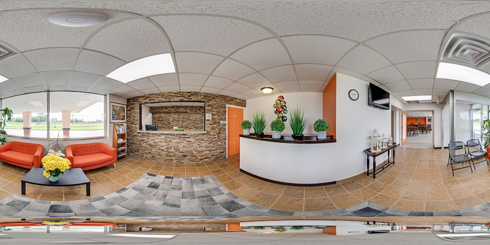 Econo Lodge Neenah 32/43