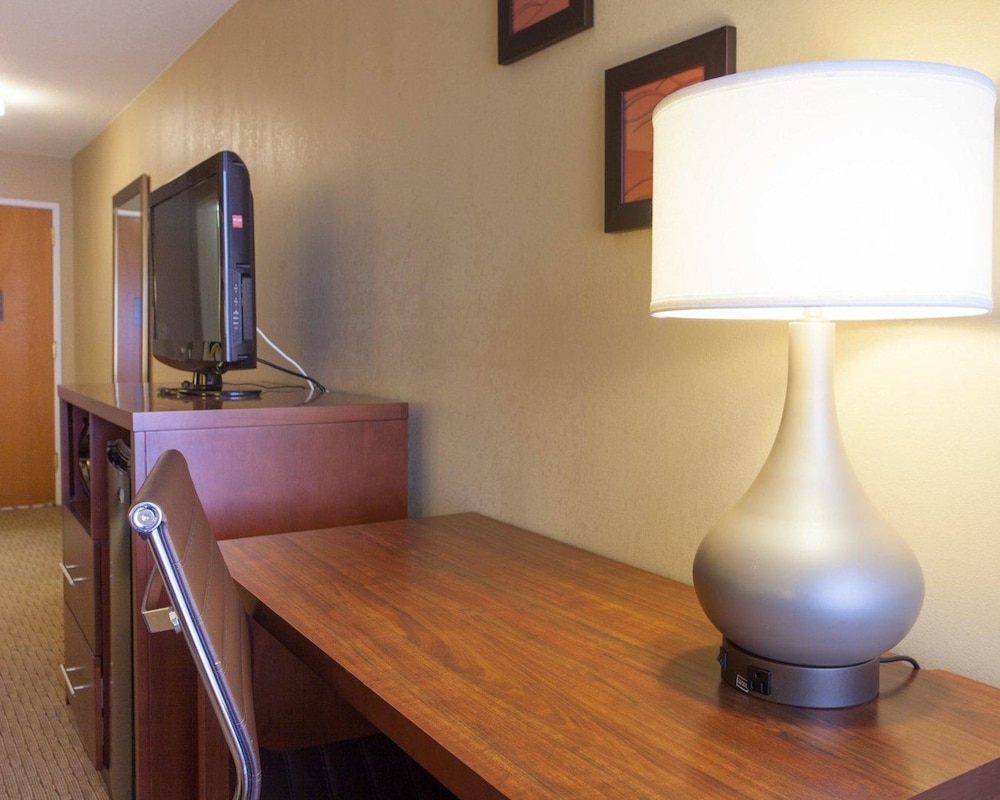 Quality Inn & Suites I-40 East 34/59