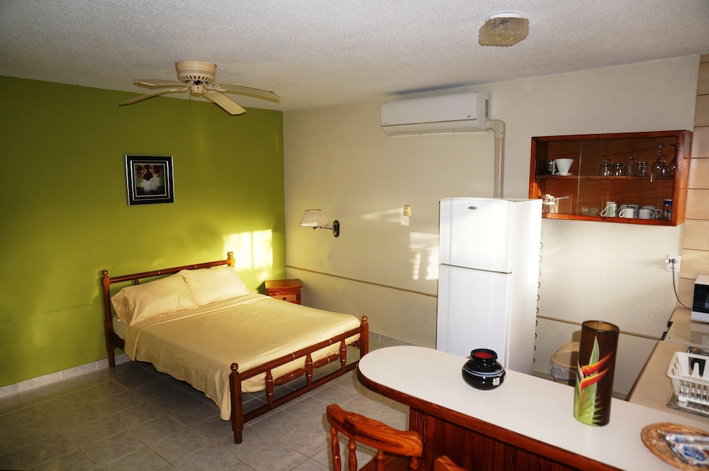Hersher Studios And Apartments 9/41