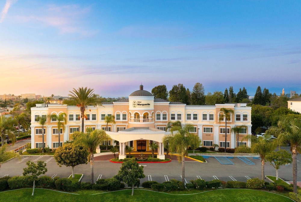 Hotel Marguerite Anaheim/Garden Grove, Trademark Collection 4/50