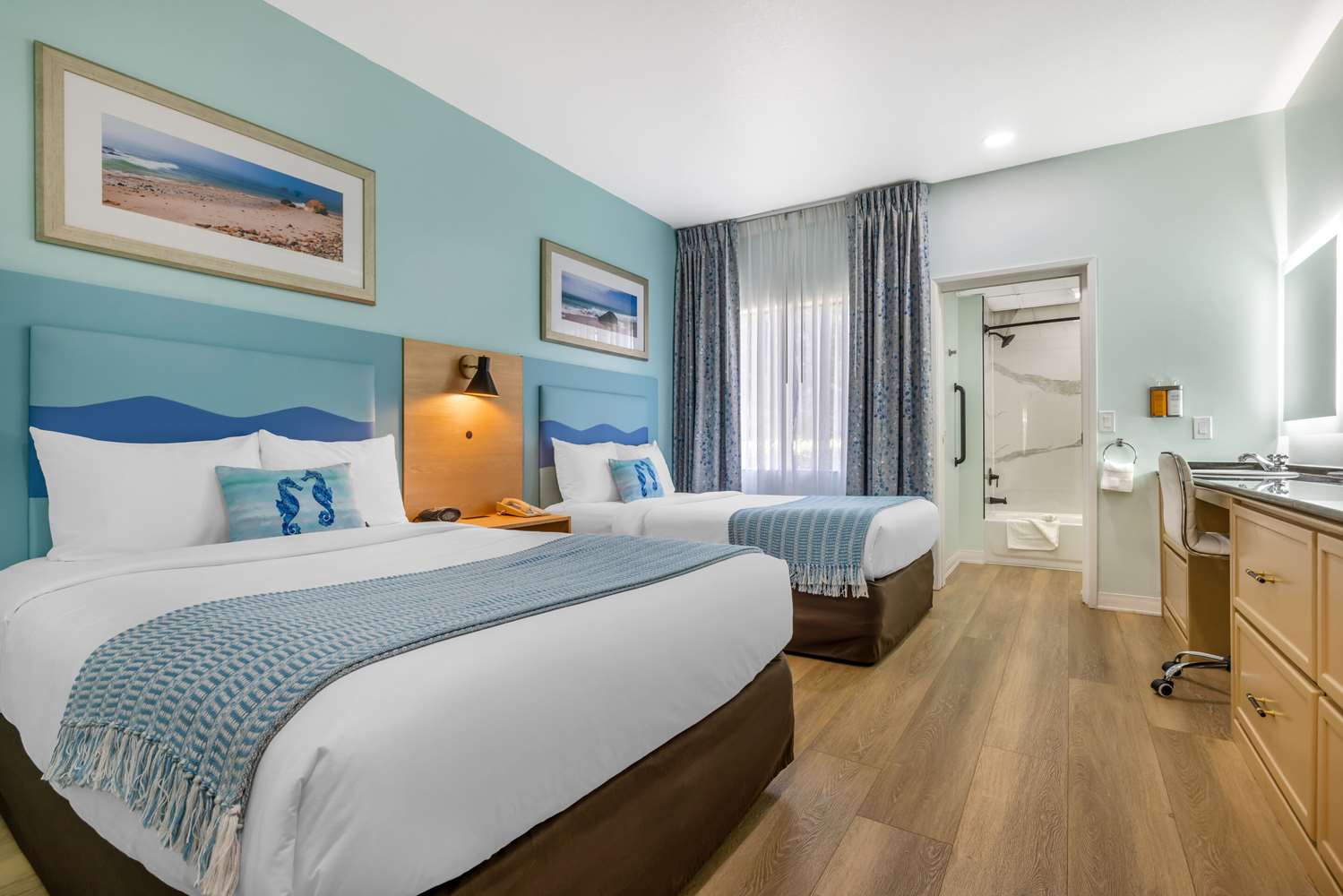 SUITE, 2 DOUBLE BEDS