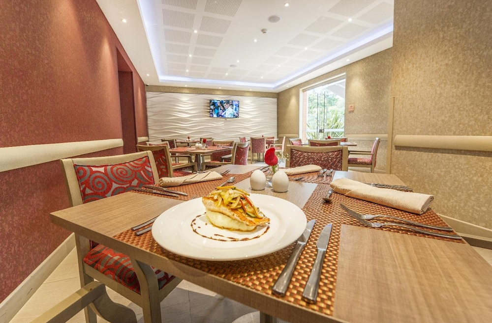 Hotel Plaza Suites 54/65
