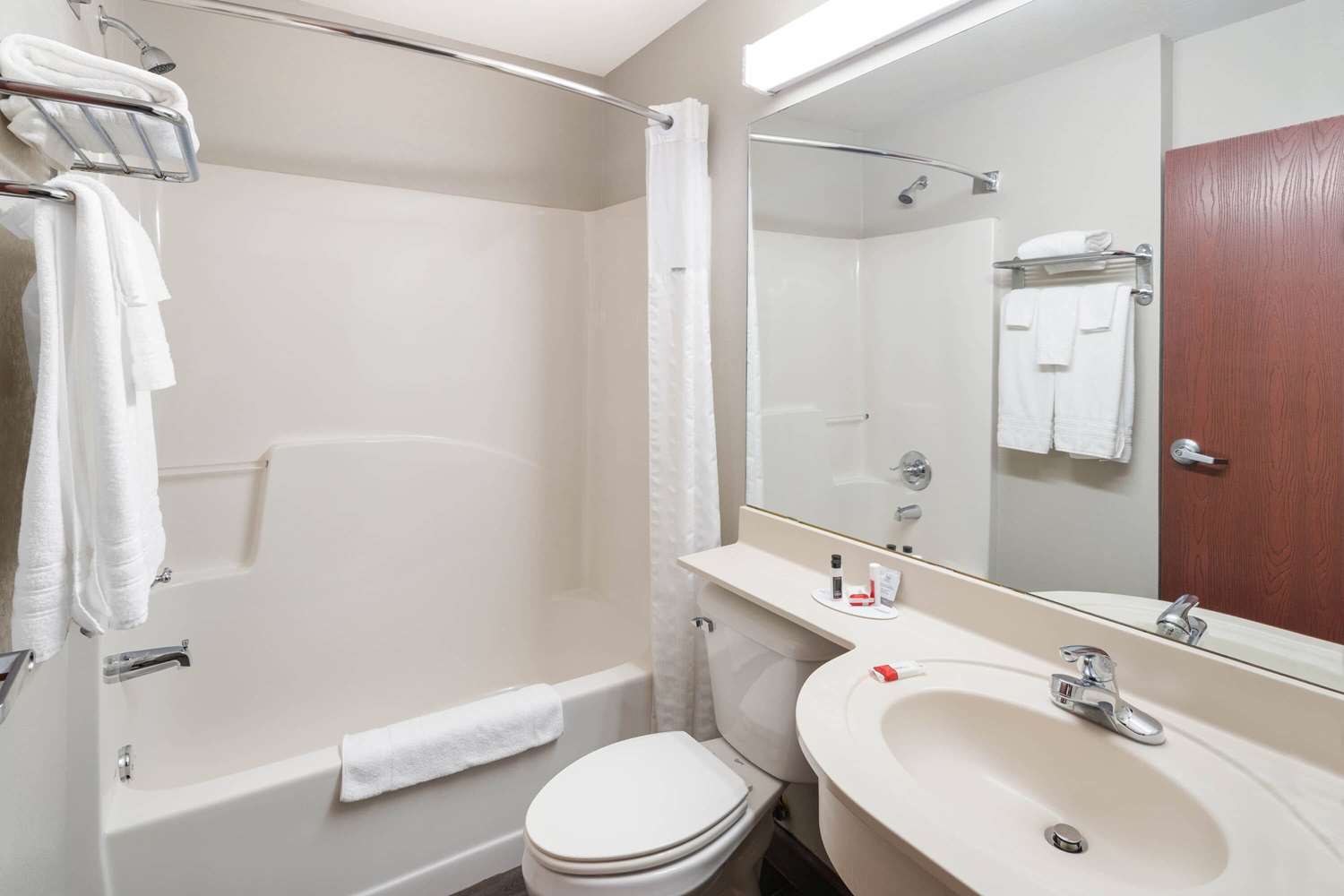 Microtel Inn And Suites Columbus North 15/19