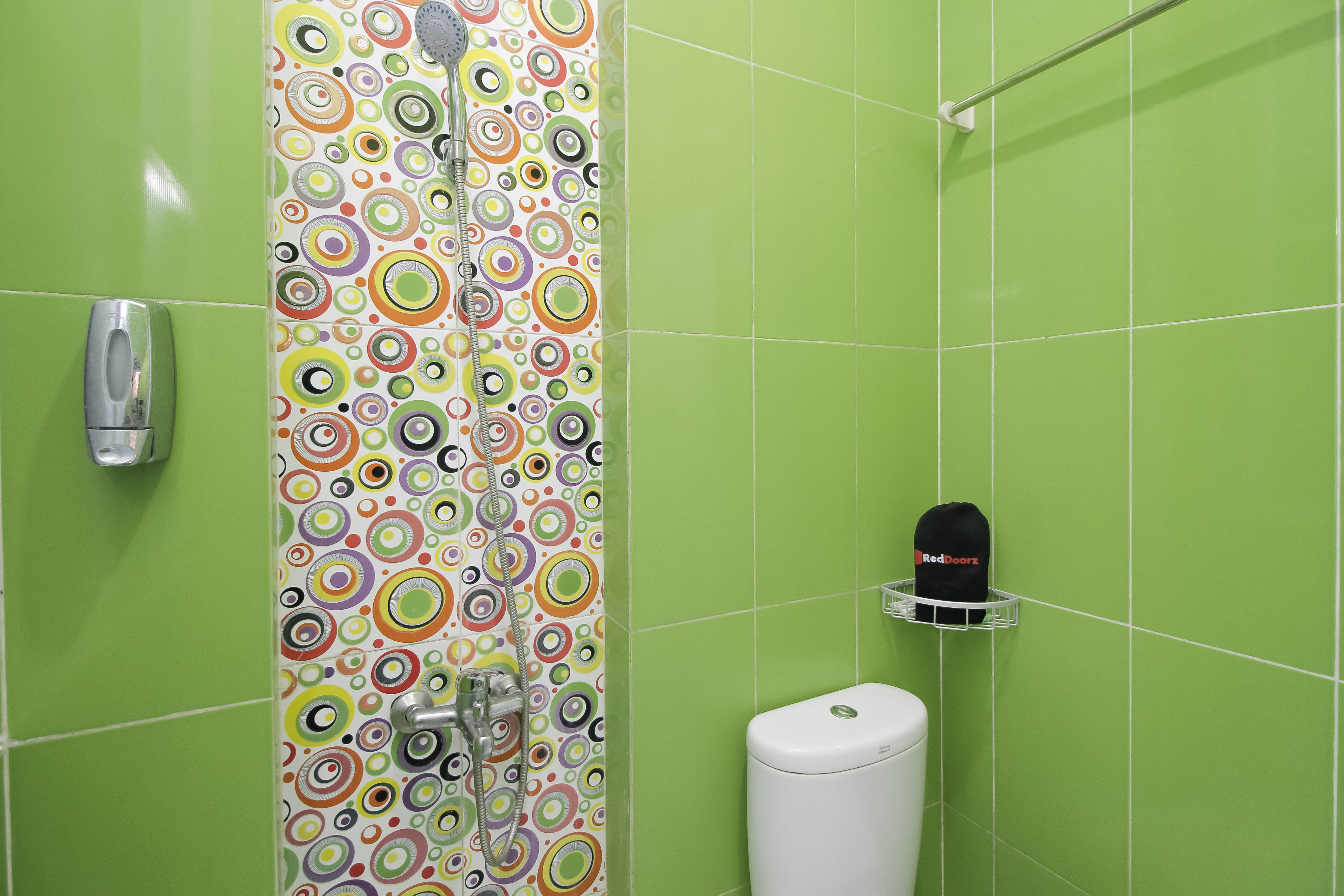 Reddoorz Plus Near Stasiun Bekasi 42/45