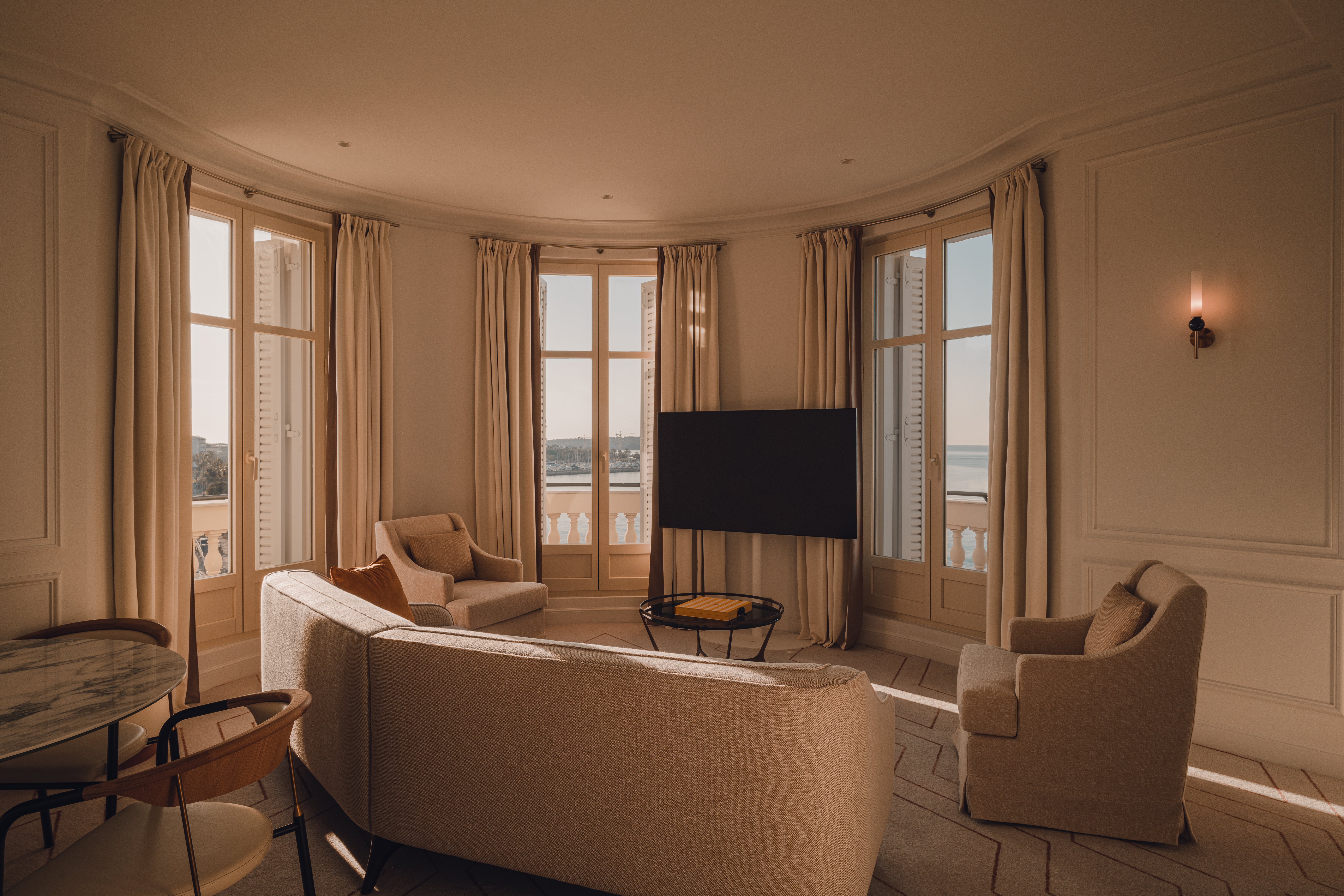 Carlton Cannes, a Regent Hotel 40/50