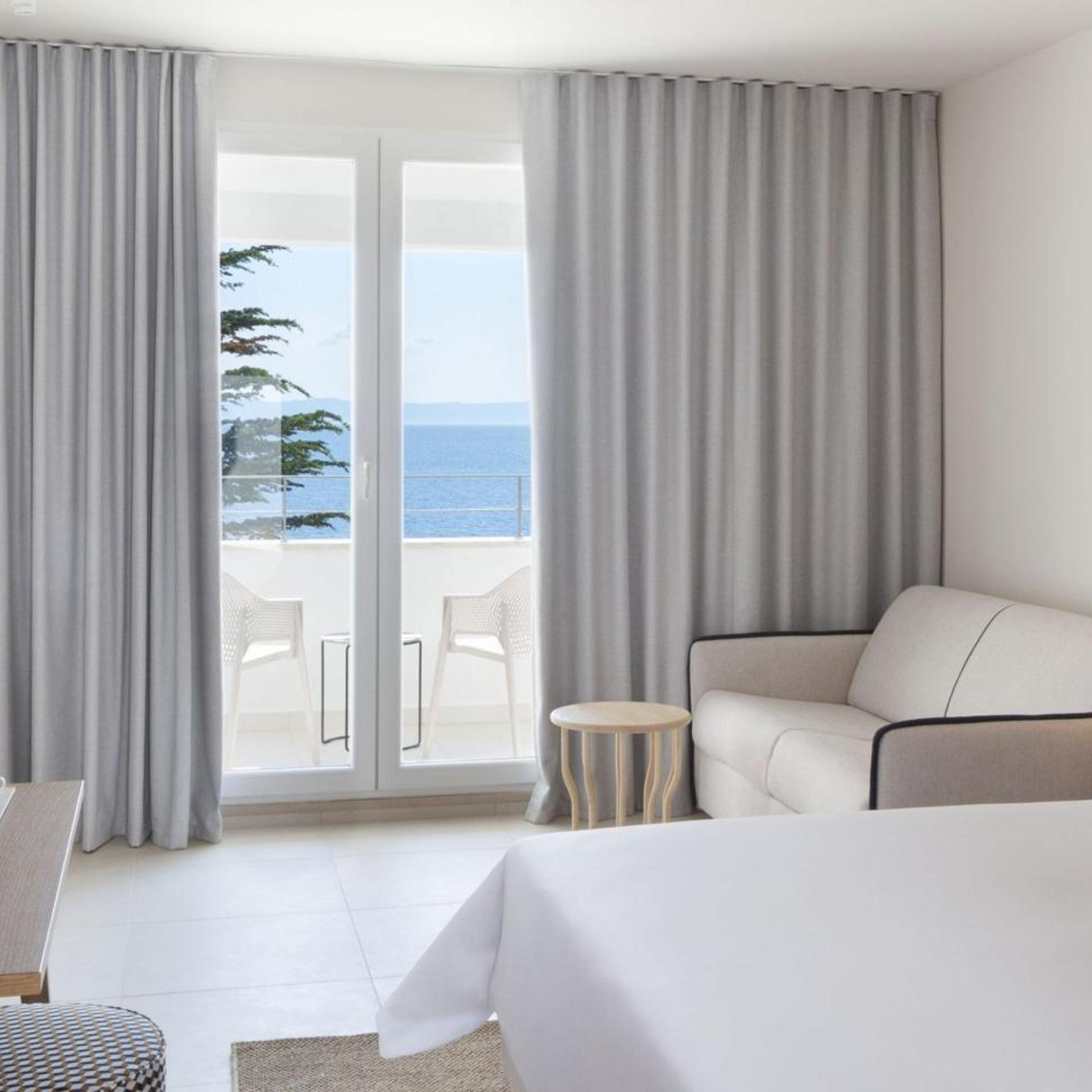 Superior, Double Bed, Lateral Side Sea View, Balcony