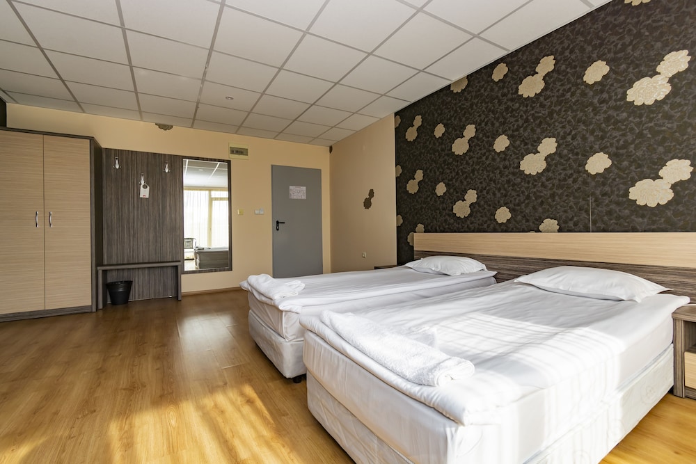 City Hotel 13/46