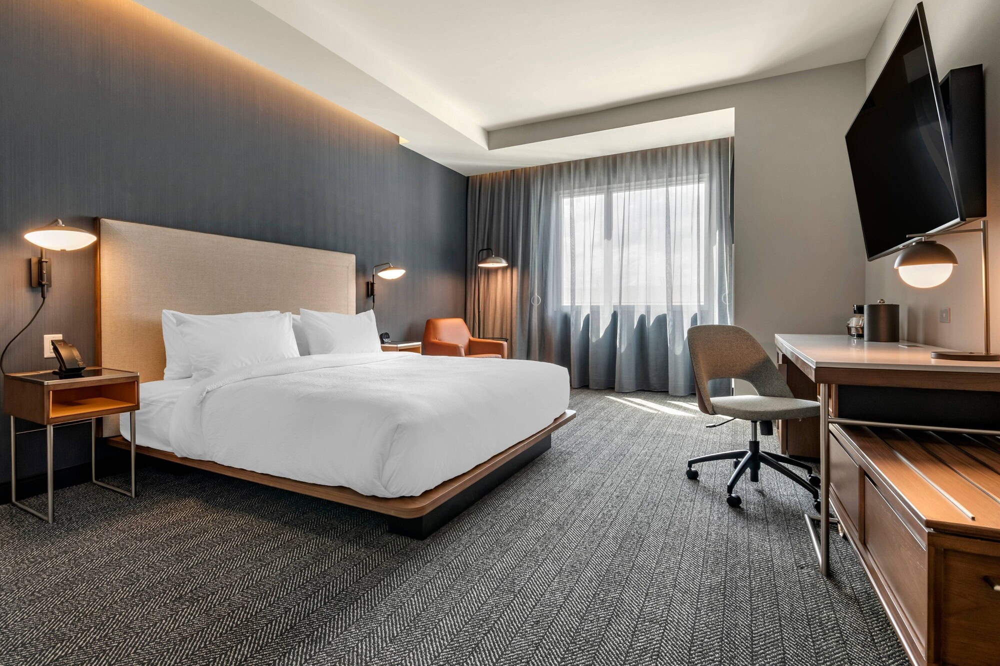 ROOM, KING BED, SOFA