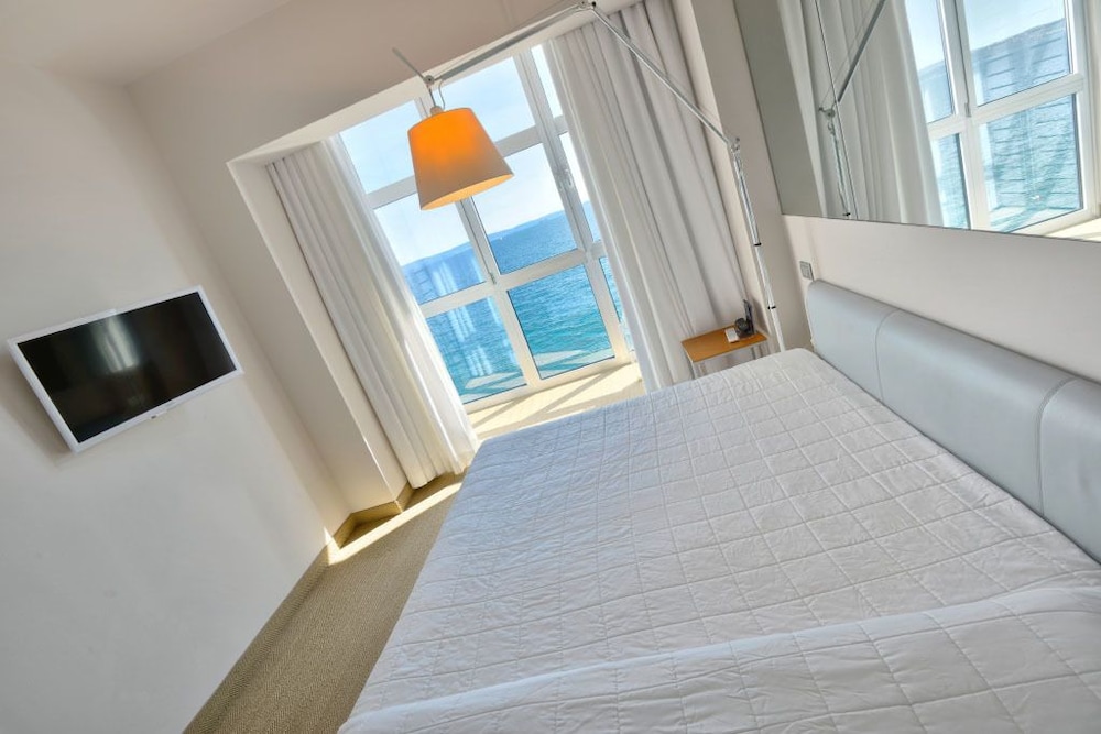 Miramare Hotel 13/72
