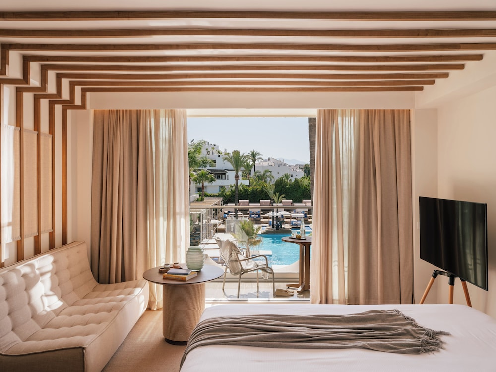 Extra Me, Oasis, Junior Suite, King Bed, with View