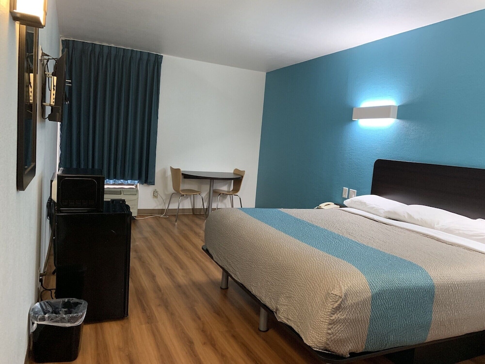 Motel6 Lewisville, TX - Medical City 20/64
