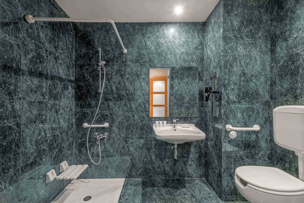 Ac Hotel Genova By Marriott 16/50