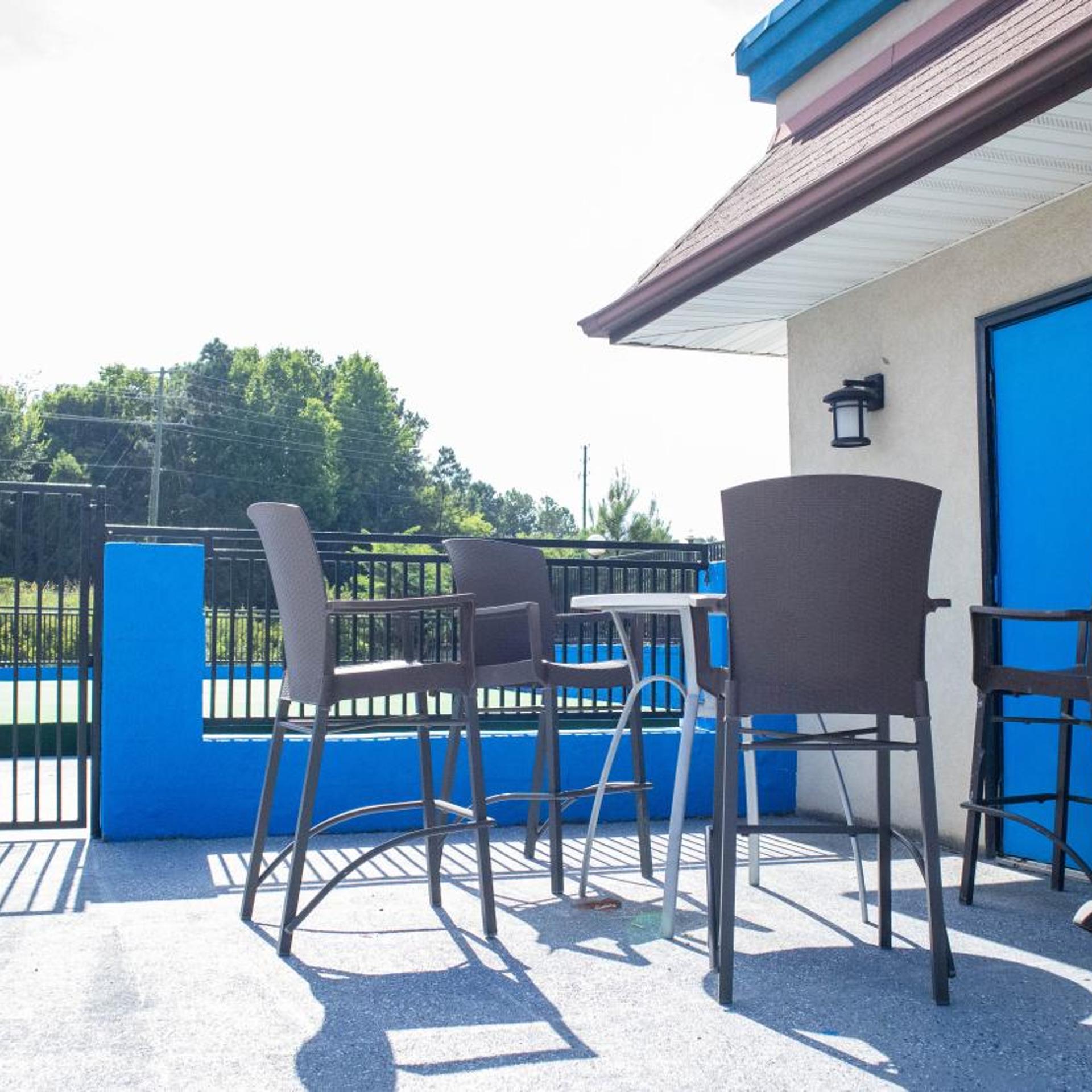 DAYS INN YANCEYVILLE 23/32