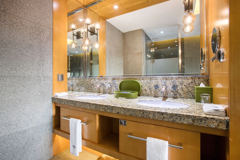 Baymond Hotel 44/47
