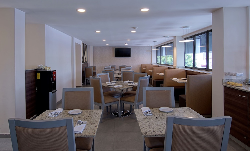 Econo Express Hotel 28/37