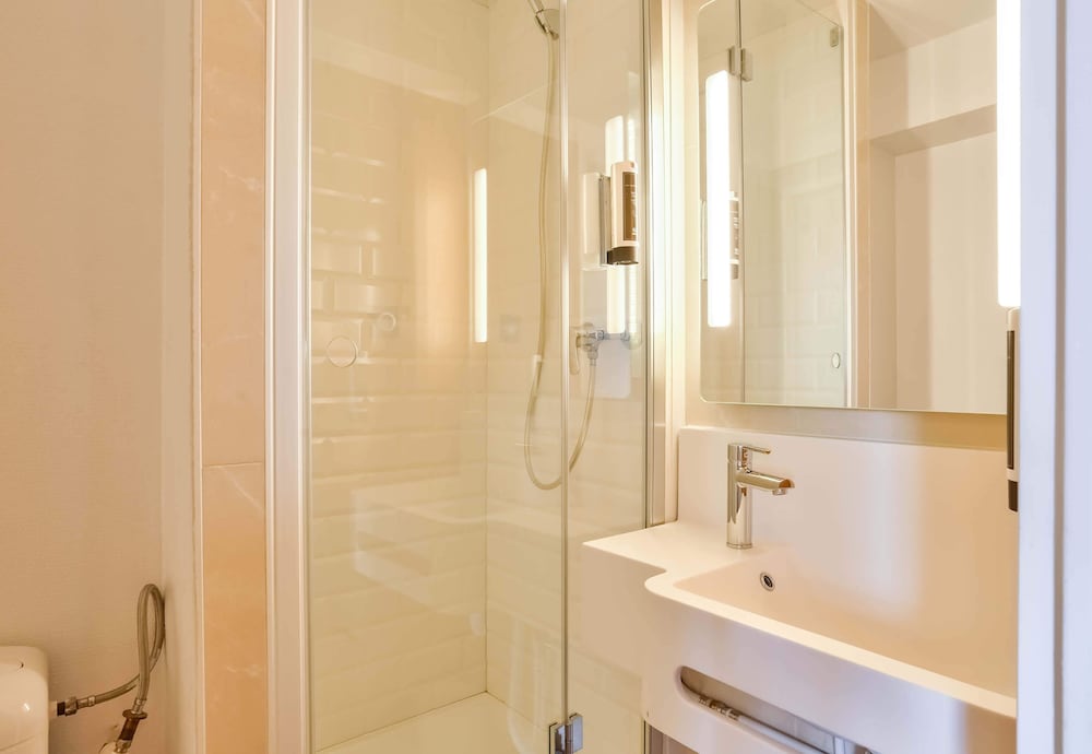 B&B HOTEL Paris Malakoff Parc des Expositions 56/57