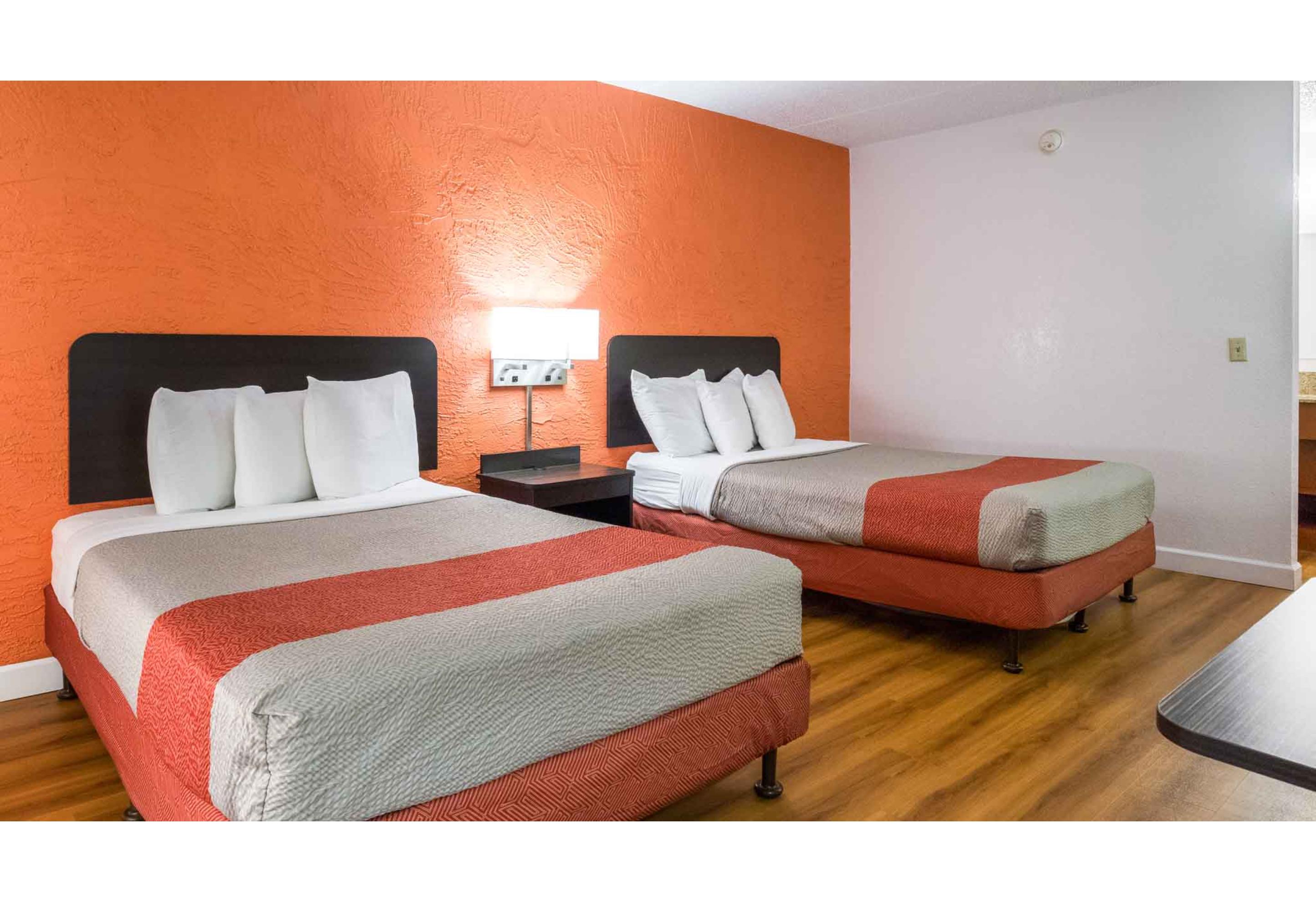 2 Full Beds - Non-Smoking