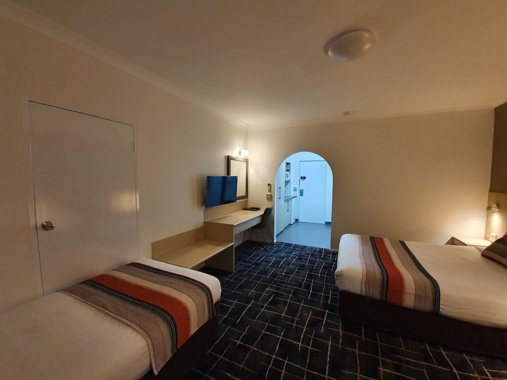 Hamiltons Townhouse Motel 30/51