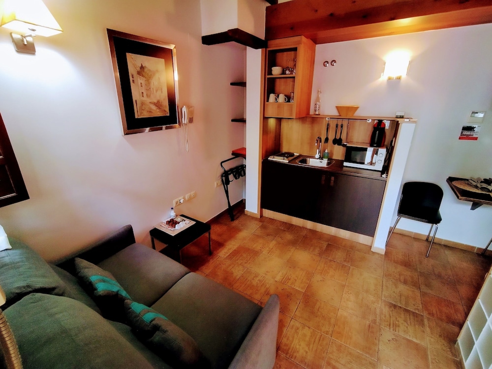 Apartamentos Alhambra 45/75