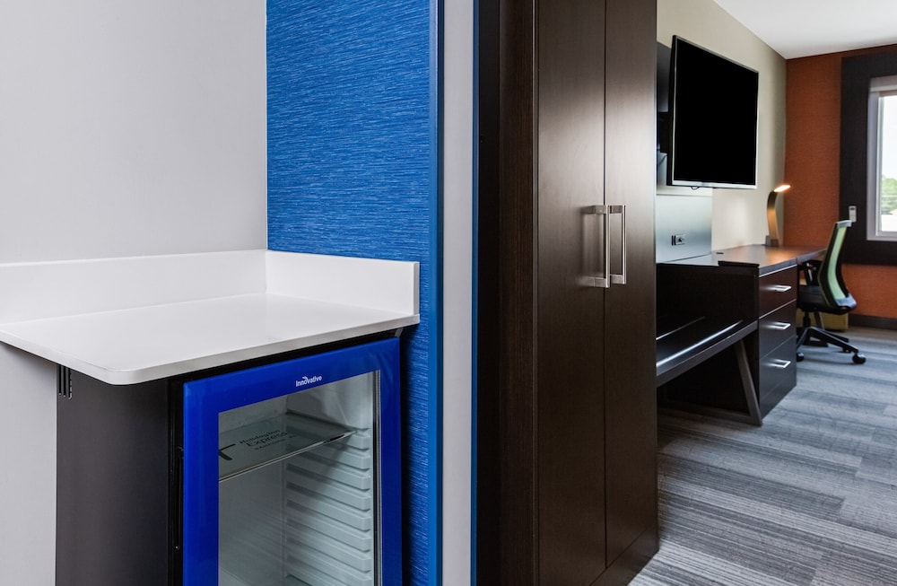 Holiday Inn Express Suites Sanford 49/54
