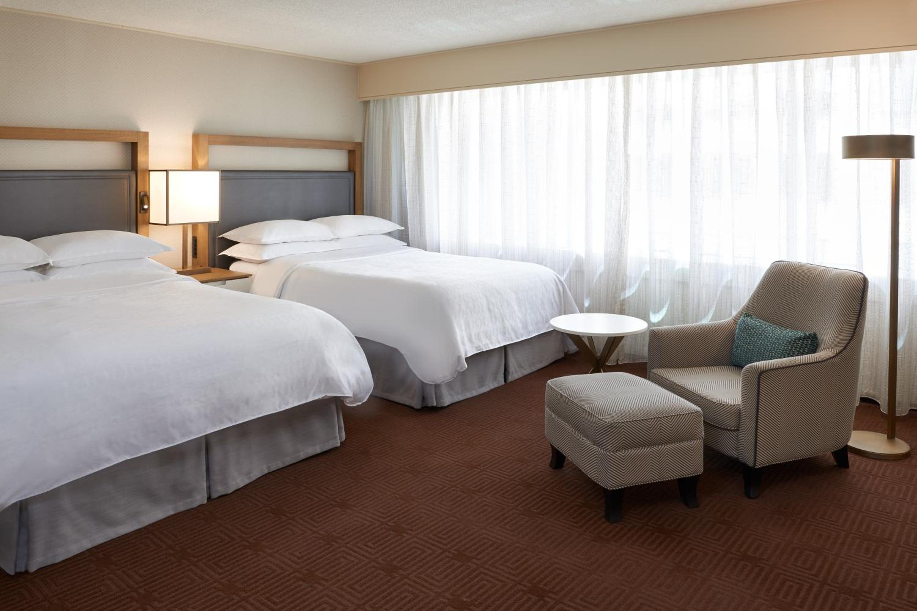 Room at Sheraton Ottawa Hotel, OTTAWA - ONTARIO