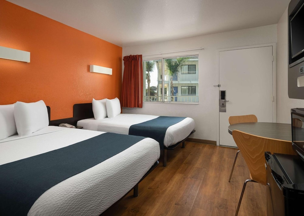 Motel6 Carpinteria, CA - Santa Barbara - North 39/59