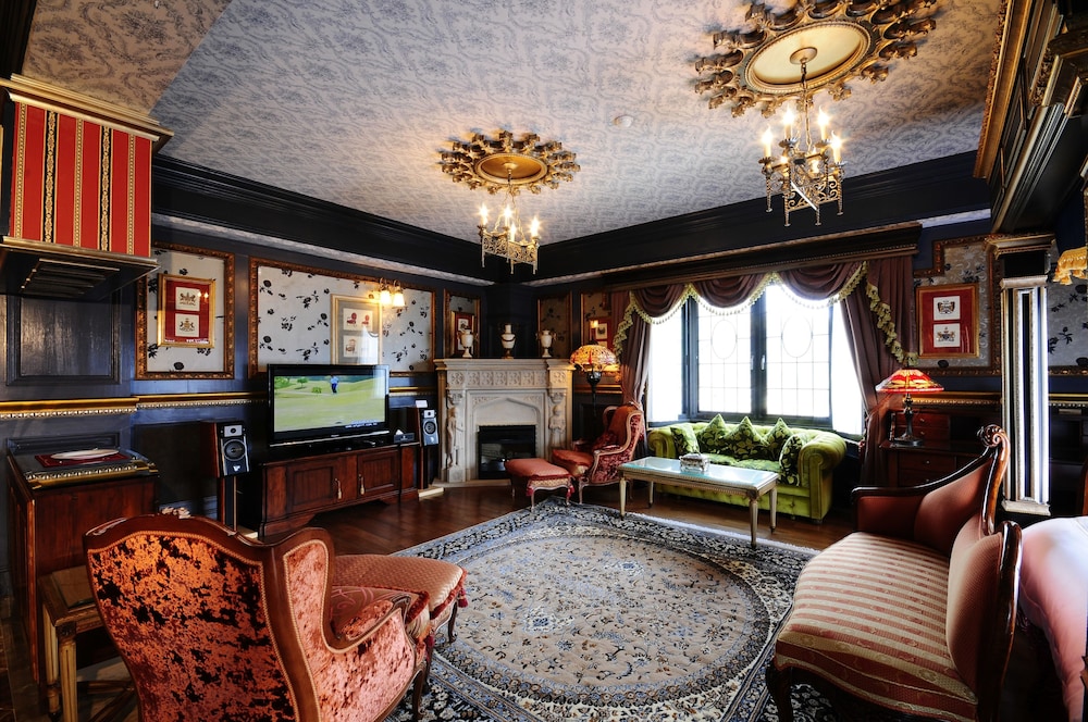 The Old England Manor 30/61