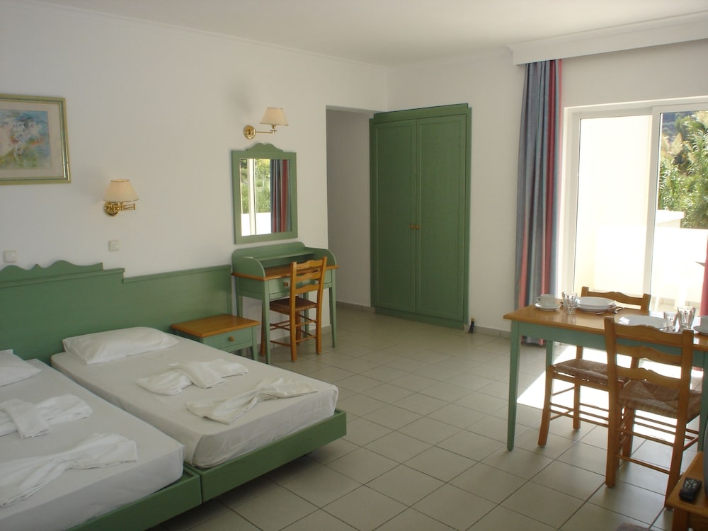 Andromeda Hotel Apartments 58/64