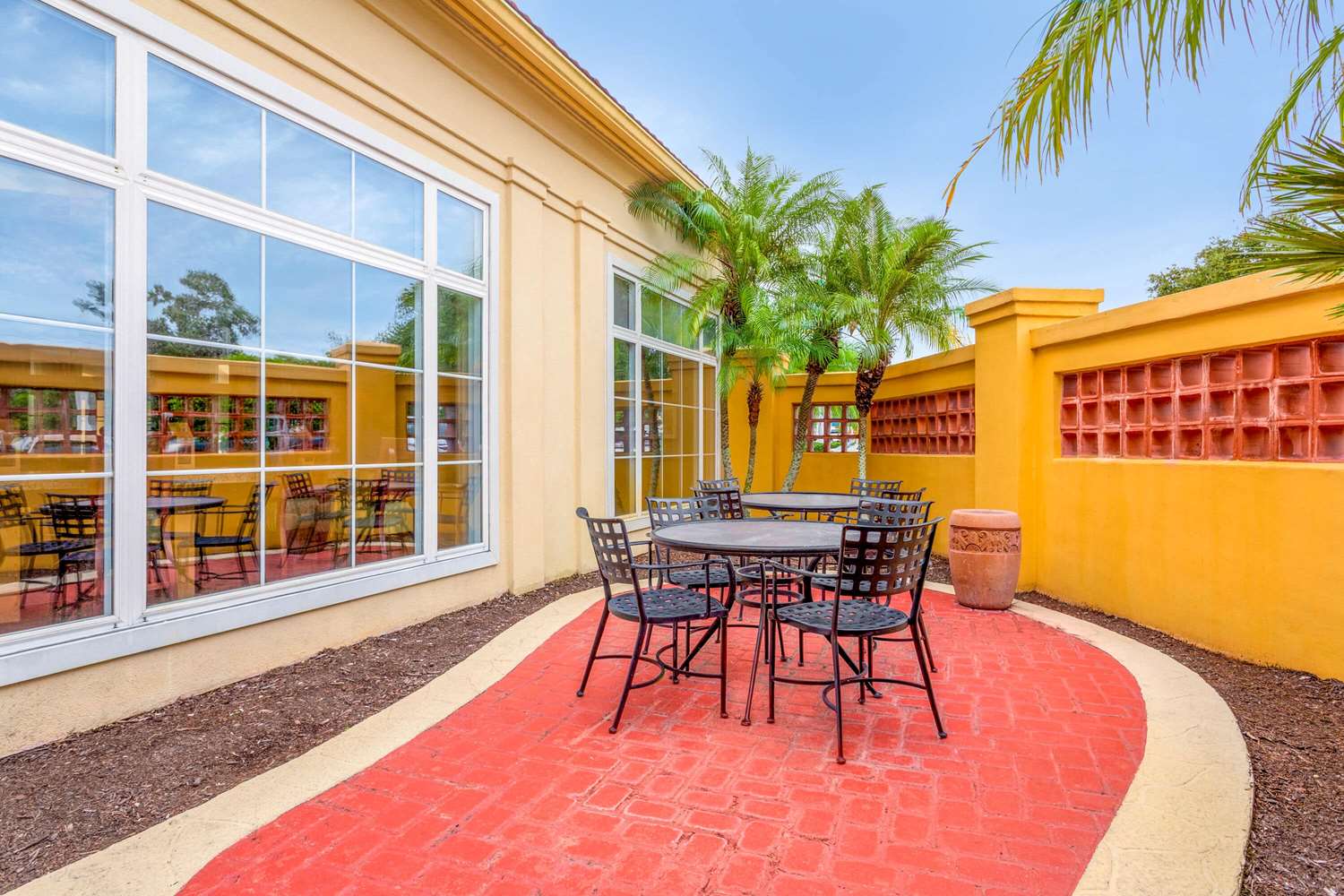 La Quinta Inn & Suites by Wyndham Lakeland West 13/23