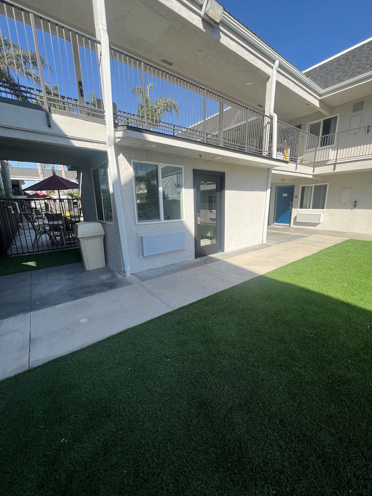 Motel6 Westminster, CA - North 45/60