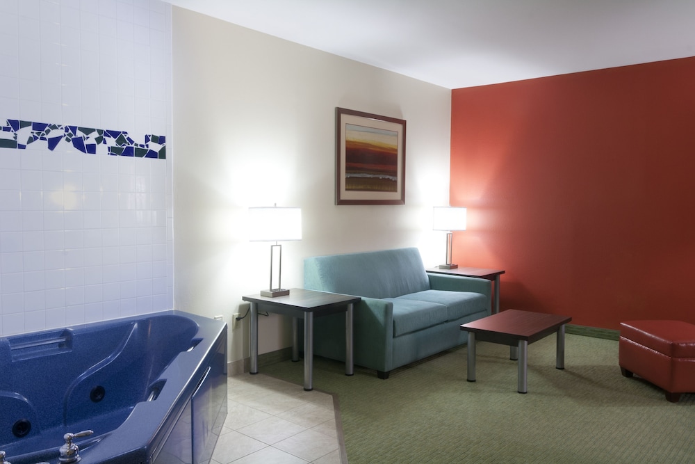 Holiday Inn Express Hotel Suites Brownsville 35/62