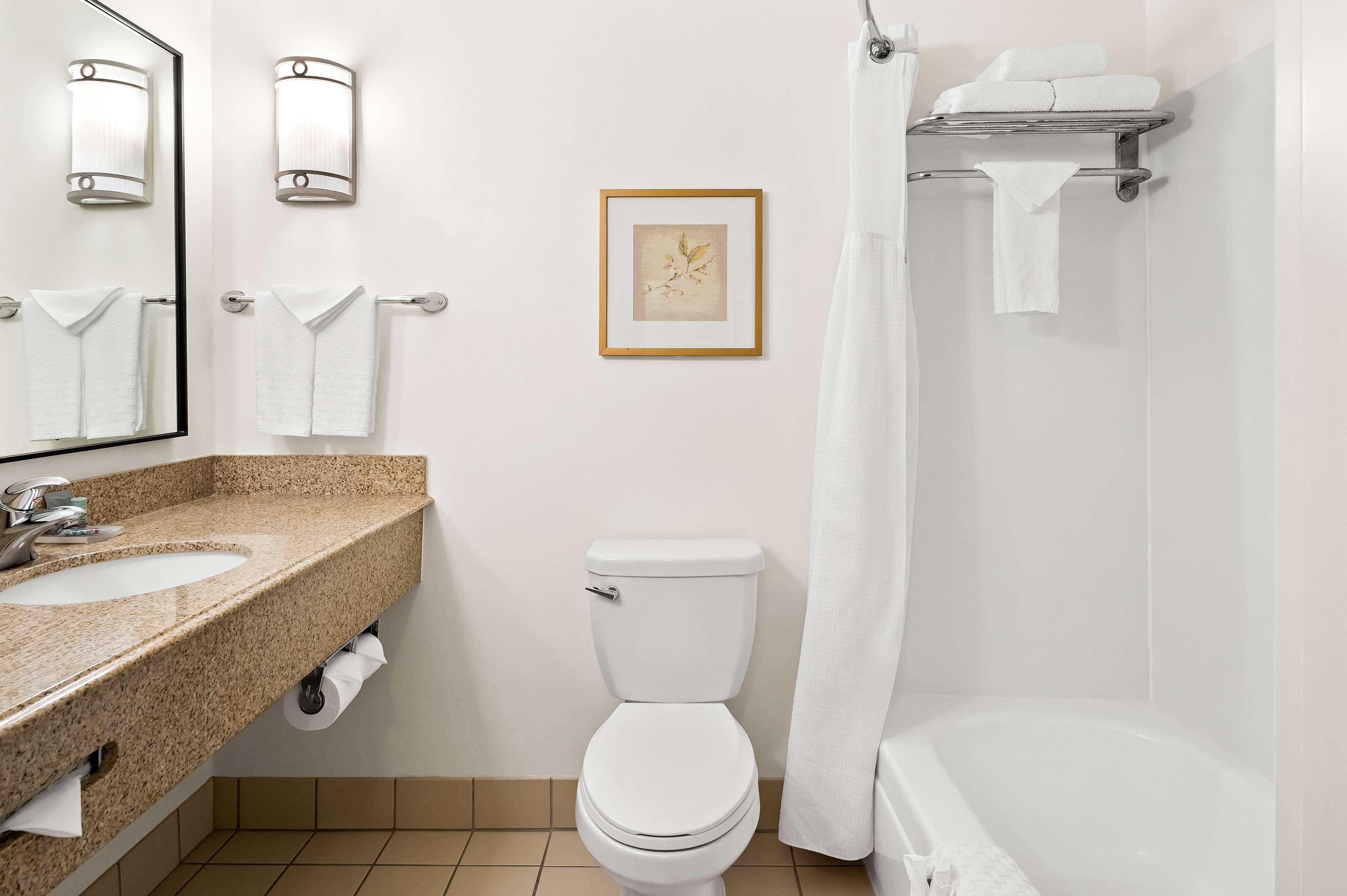 غرفة بسرير مزدوج لذوي الإعاقة، Best Western Ontario Mills 4/4