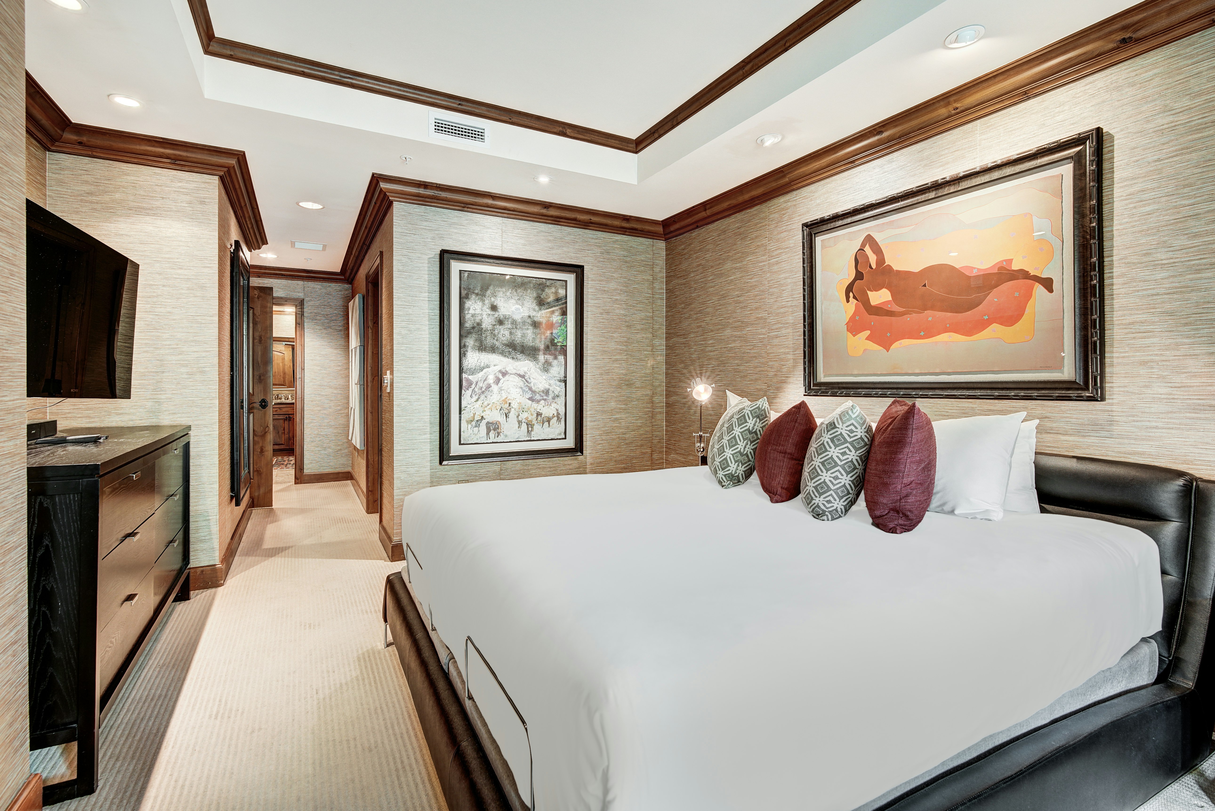 Vail Resorts' Legendary Lodging at Ritz-Carlton Residences 14/50