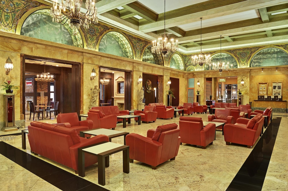 The Congress Plaza Hotel 25/50