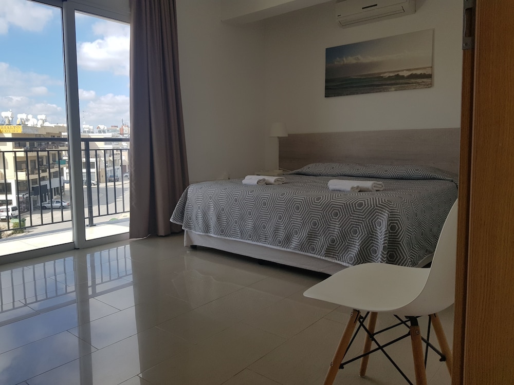 Valentinos Apartments 13/47
