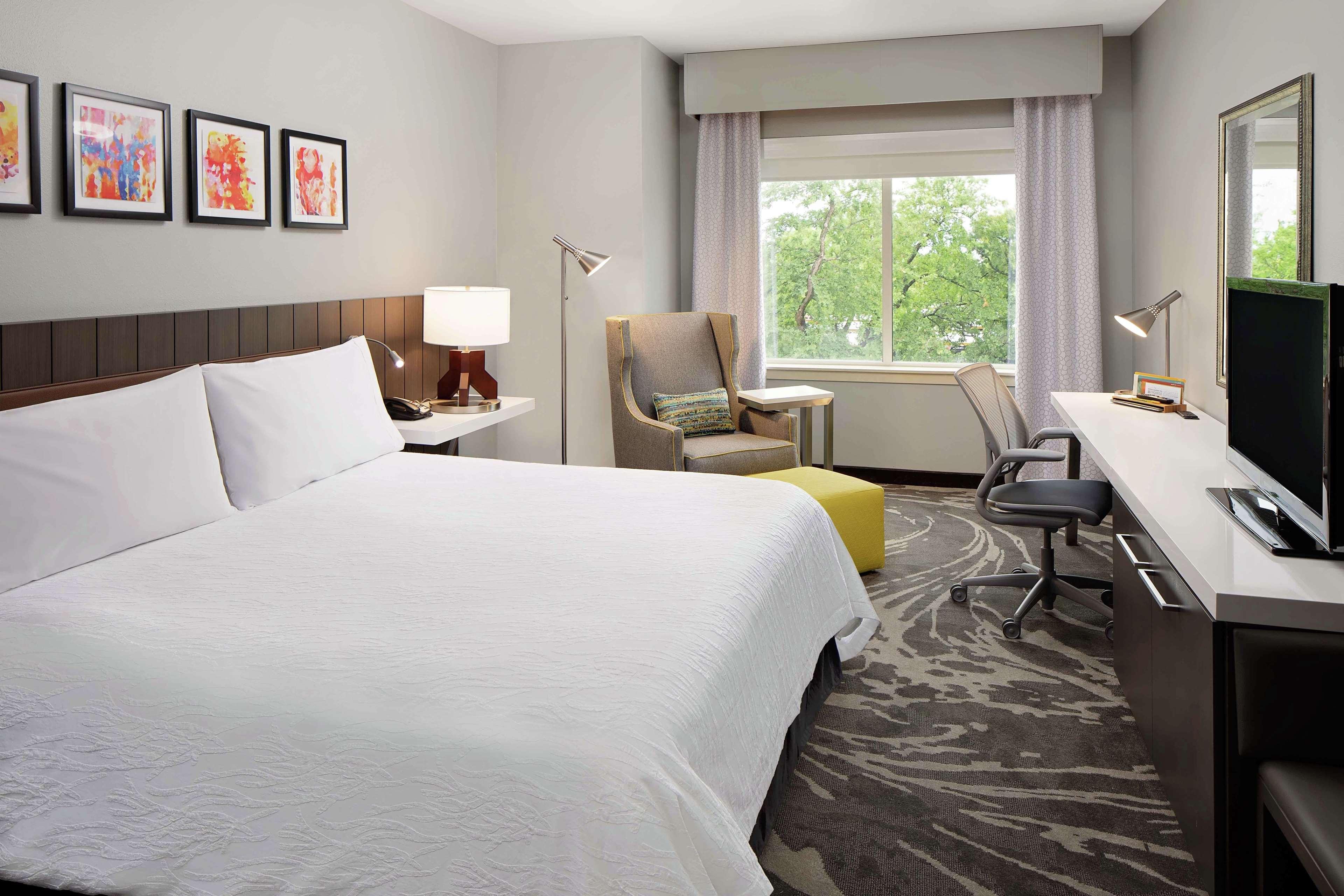 ROOM, KING BED, ACCESSIBLE