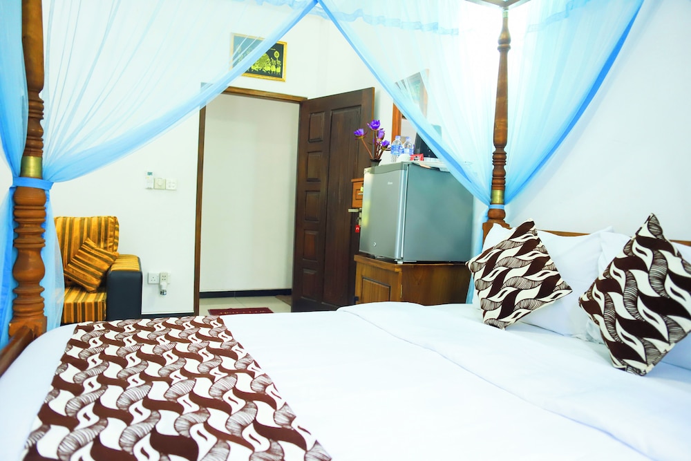 غرفة غراند بسرير كوين، Village Star Rest Mirissa Sri Lanka 3/5