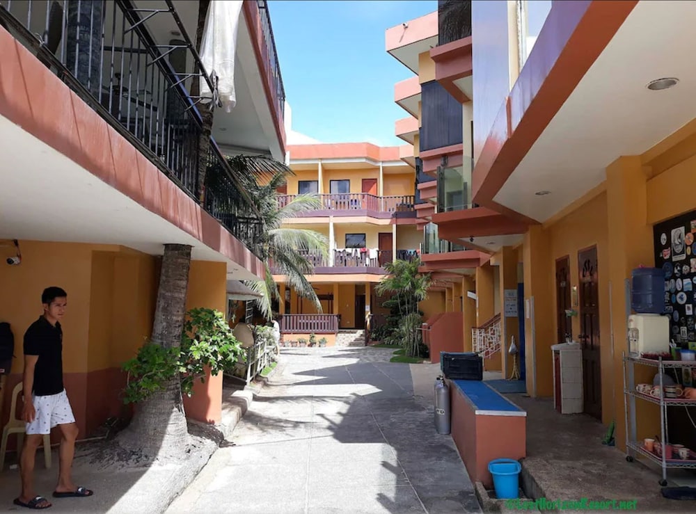 Lost Horizon Beach Dive Resort 11/64