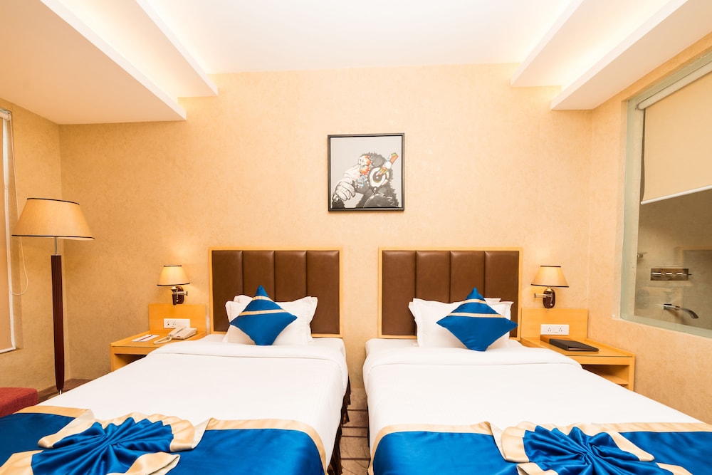 EXECUTIVE, TWIN BEDS