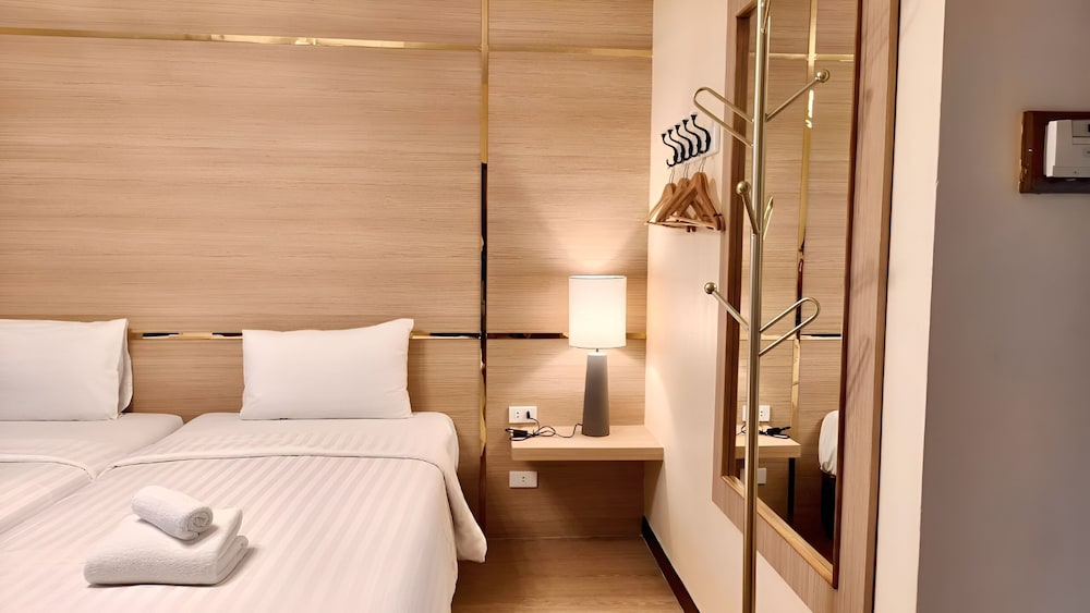 Asian Hotel Hatyai 17/72