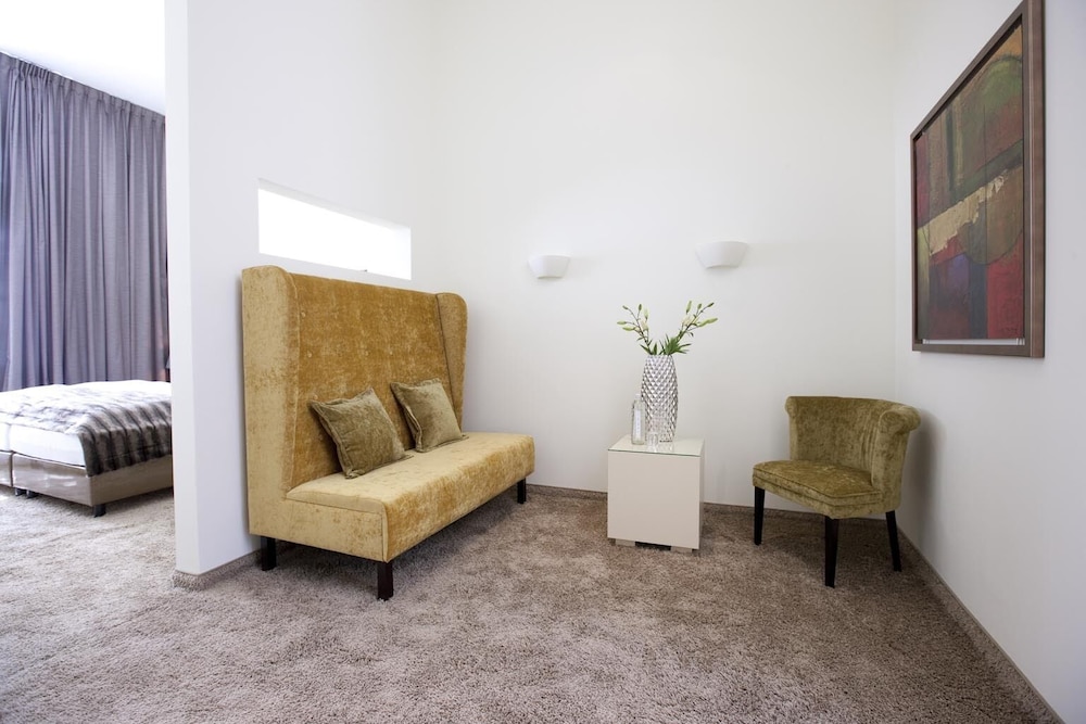 HOTEL GRAFRATHER HOF 27/49