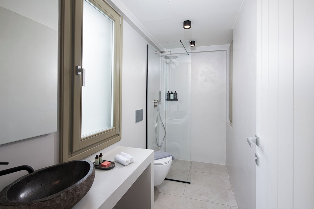 Mazee New Age Hotel 55/57