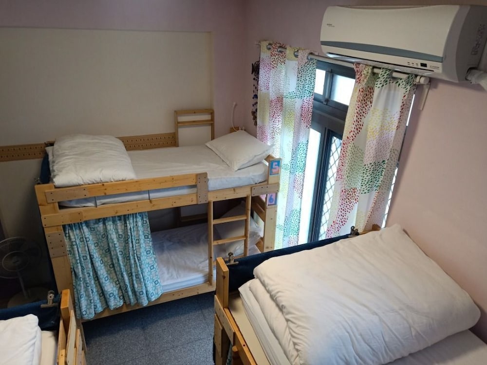 Fish Hostel 12/50