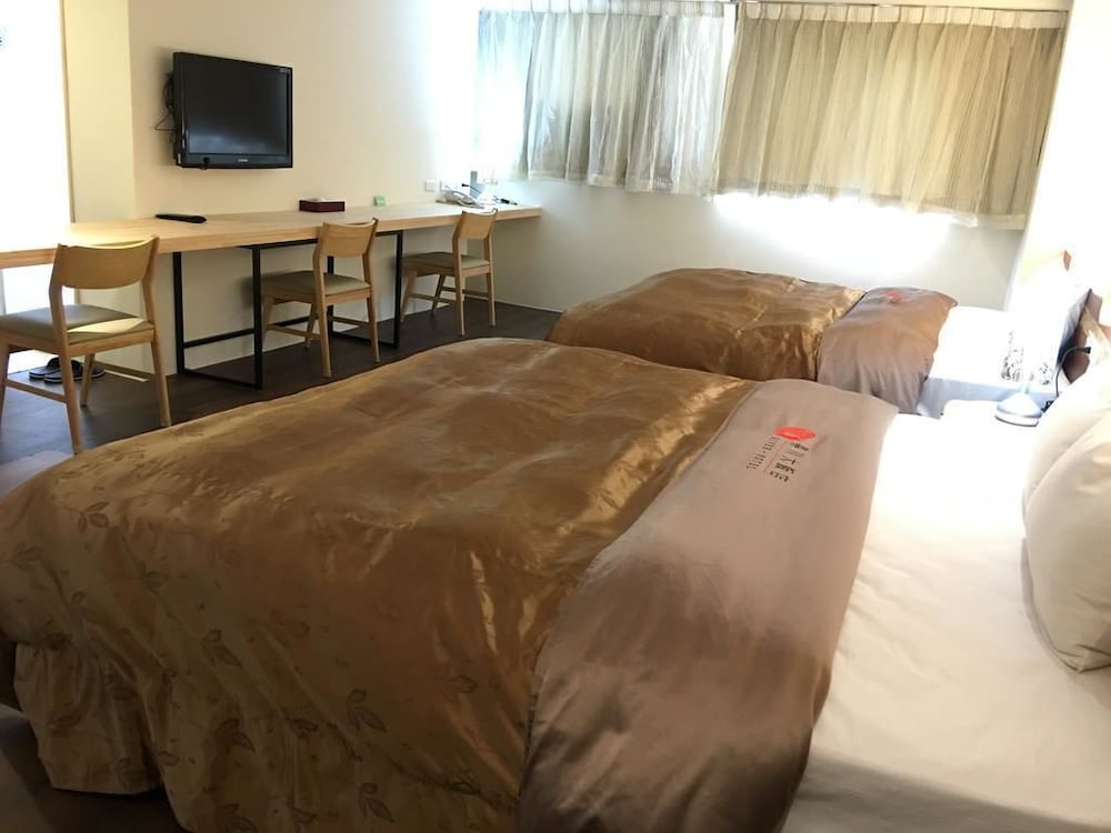 River Hotel 16/45